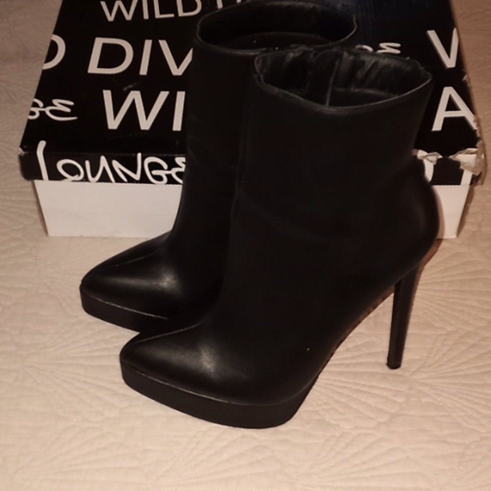 Forever 21 heeled booties size 7.5 worn once